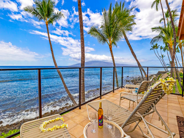 Oceanfront Paradise: A Luxurious Maui 4-Bedroom Retreat