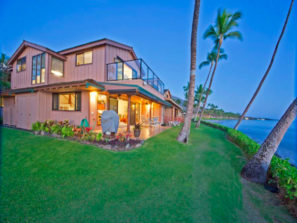 Oceanfront Paradise: A Luxurious Maui 4-Bedroom Retreat