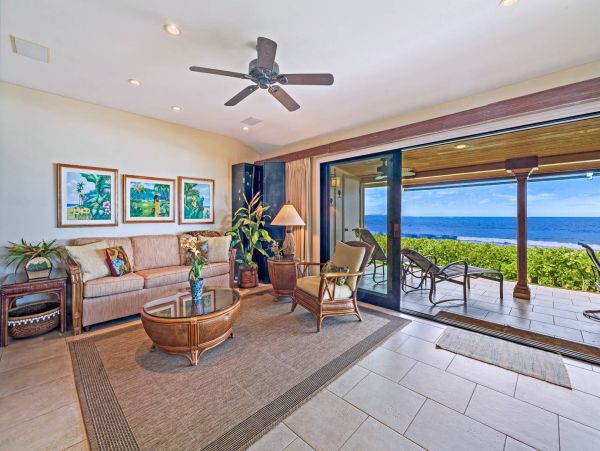 Oceanfront Paradise: A Luxurious Maui 4-Bedroom Retreat