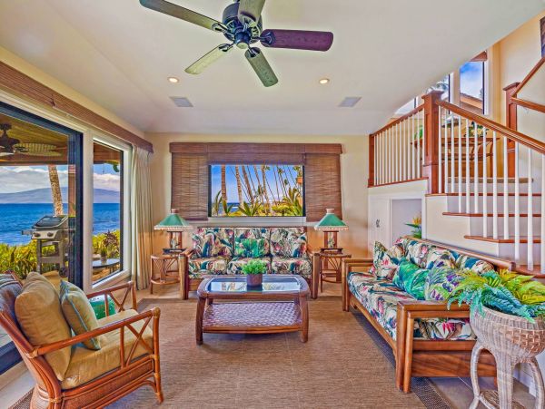 Oceanfront Paradise: A Luxurious Maui 4-Bedroom Retreat