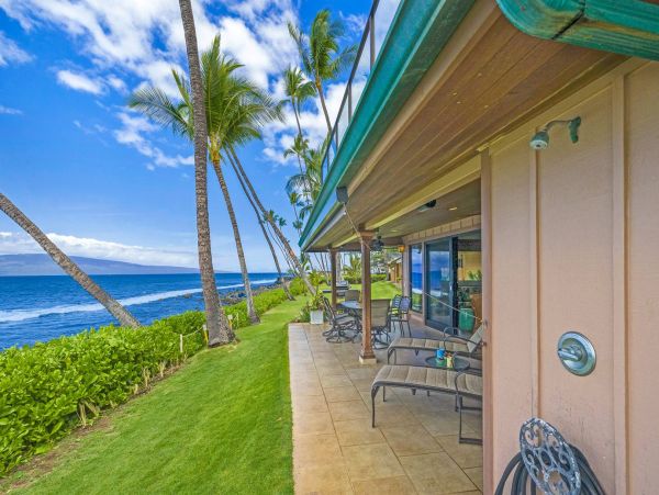 Oceanfront Paradise: A Luxurious Maui 4-Bedroom Retreat
