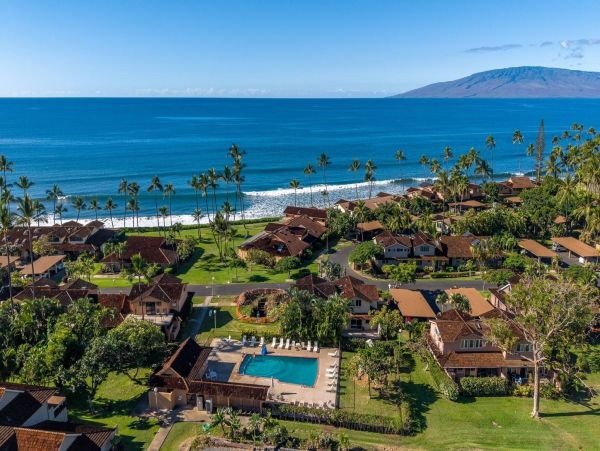 Oceanfront Paradise: A Luxurious Maui 4-Bedroom Retreat