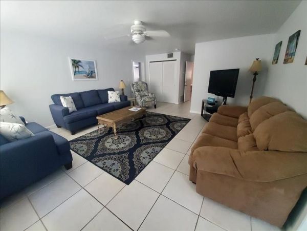 Lovely 2 Bedroom Vacation Condo in Holmes Beach