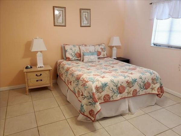 Lovely 2 Bedroom Vacation Condo in Holmes Beach