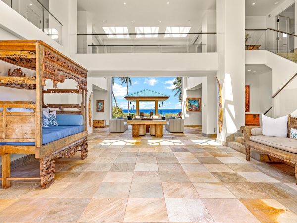 Oceanfront Luxury Beach Retreat in Kaanapali, Maui