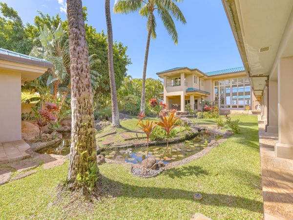 Oceanfront Luxury Beach Retreat in Kaanapali, Maui
