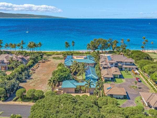 Oceanfront Luxury Beach Retreat in Kaanapali, Maui