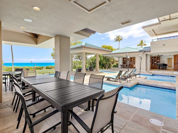 Oceanfront Luxury Beach Retreat in Kaanapali, Maui