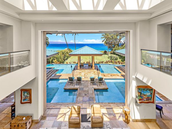 Oceanfront Luxury Beach Retreat in Kaanapali, Maui