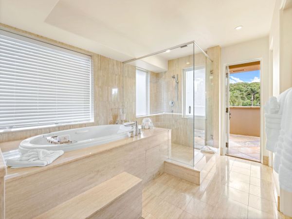 Oceanfront Luxury Beach Retreat in Kaanapali, Maui
