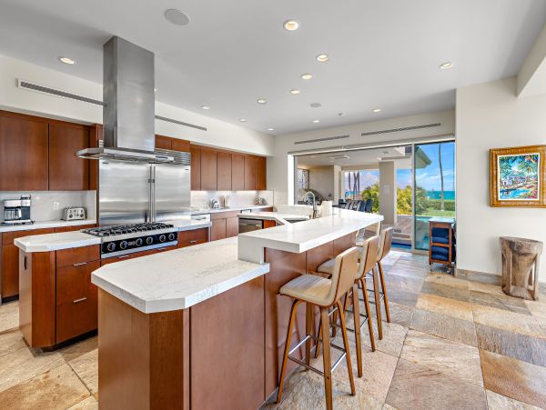 Oceanfront Luxury Beach Retreat in Kaanapali, Maui