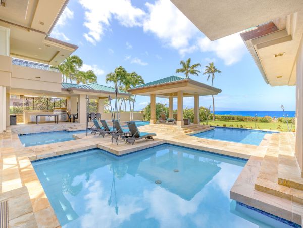 Oceanfront Luxury Beach Retreat in Kaanapali, Maui