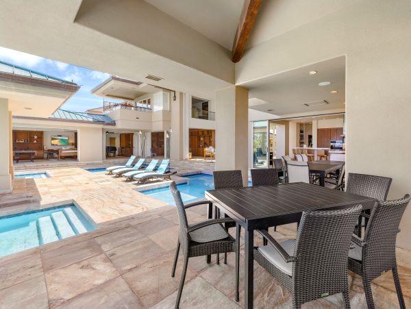 Oceanfront Luxury Beach Retreat in Kaanapali, Maui