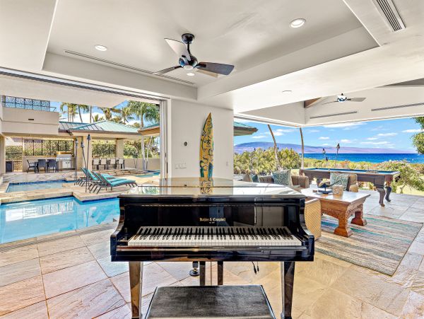 Oceanfront Luxury Beach Retreat in Kaanapali, Maui
