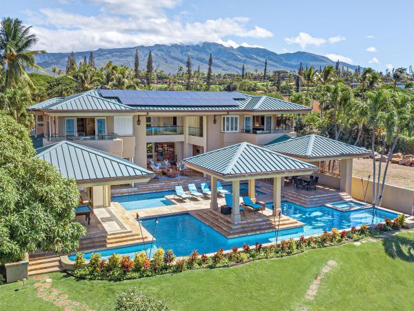 Oceanfront Luxury Beach Retreat in Kaanapali, Maui