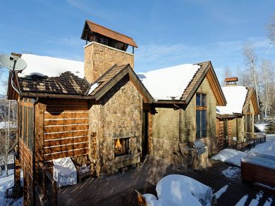 Built-in fireplace & hot tub on backyard