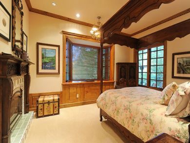 Bedroom 2 with queen bed