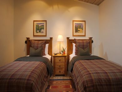 Bedroom 3 with twin beds