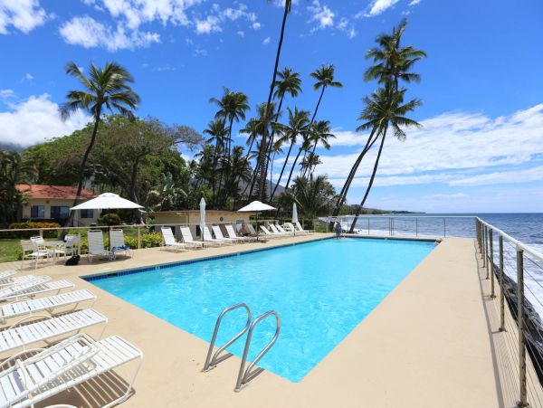 Lahaina Oceanfront Townhome 4 Bedrooms Sleeps 8 Guests