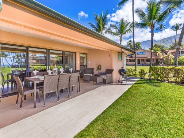 Lahaina Oceanfront Townhome 4 Bedrooms Sleeps 8 Guests
