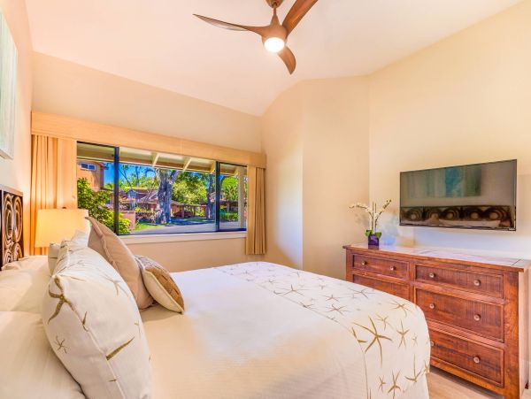 Lahaina Oceanfront Townhome 4 Bedrooms Sleeps 8 Guests