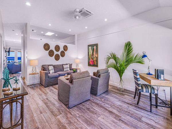 Oceanfront Maui Vacation Rental - Lahaina Condo Rental with Lanai & Pool
