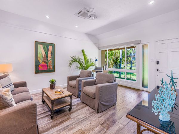 Oceanfront Maui Vacation Rental - Lahaina Condo Rental with Lanai & Pool