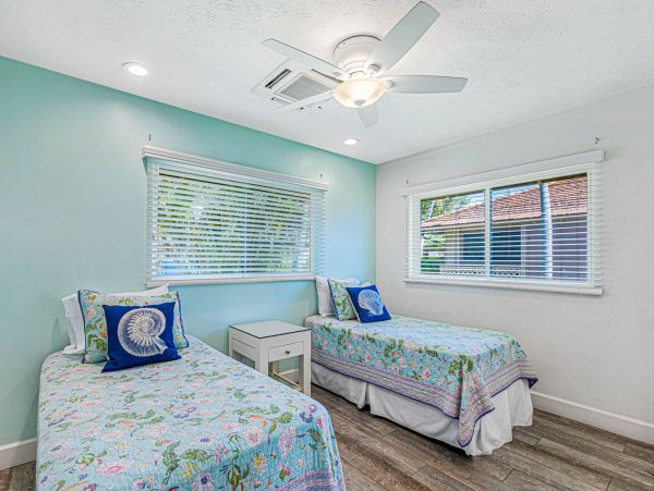 Oceanfront Maui Vacation Rental - Lahaina Condo Rental with Lanai & Pool