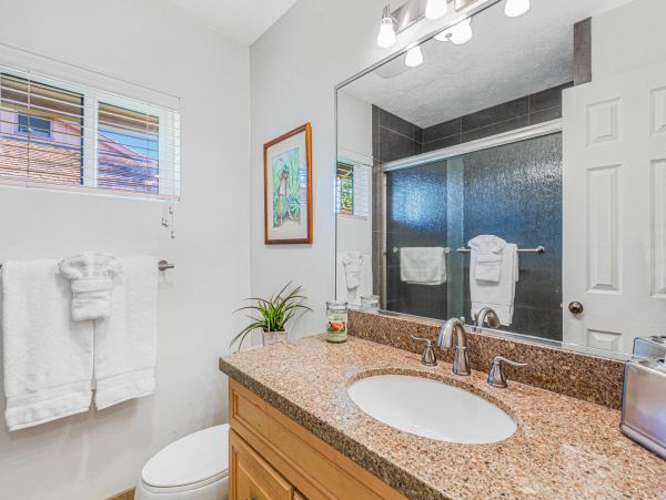Oceanfront Maui Vacation Rental - Lahaina Condo Rental with Lanai & Pool