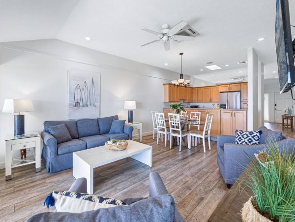 Oceanfront Maui Vacation Rental - Lahaina Condo Rental with Lanai & Pool