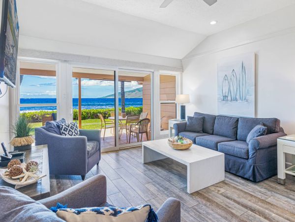 Oceanfront Maui Vacation Rental - Lahaina Condo Rental with Lanai & Pool