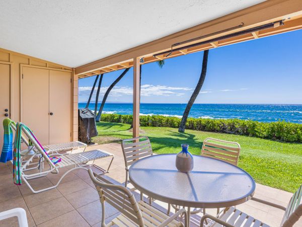 Oceanfront Maui Vacation Rental - Lahaina Condo Rental with Lanai & Pool