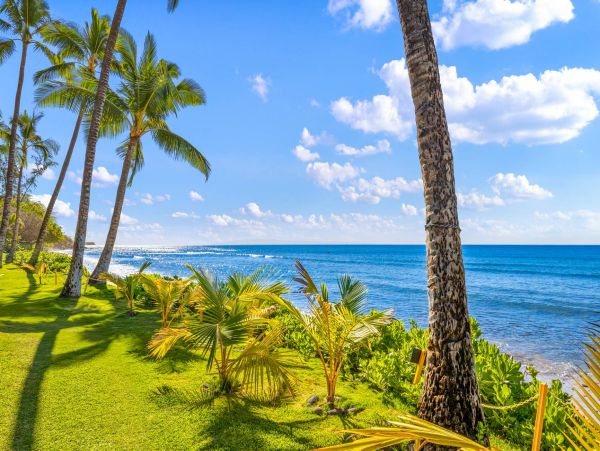Oceanfront Maui Vacation Rental - Lahaina Condo Rental with Lanai & Pool