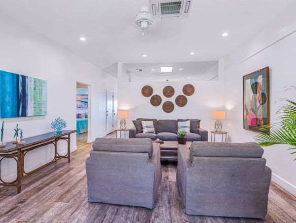 Oceanfront Maui Vacation Rental - Lahaina Condo Rental with Lanai & Pool