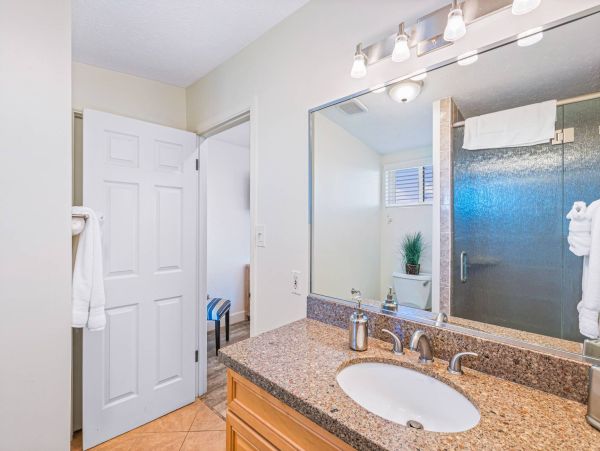 Oceanfront Maui Vacation Rental - Lahaina Condo Rental with Lanai & Pool