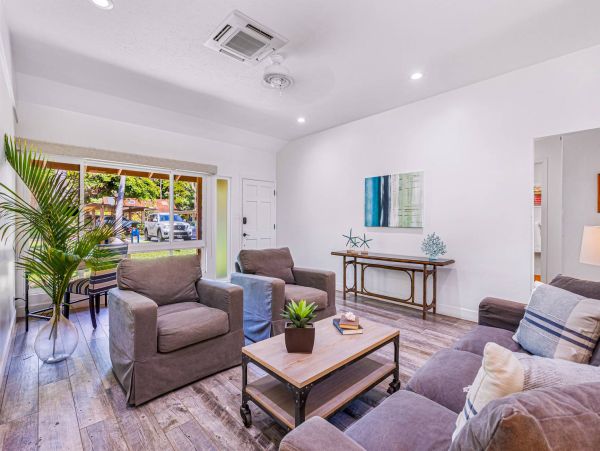 Oceanfront Maui Vacation Rental - Lahaina Condo Rental with Lanai & Pool