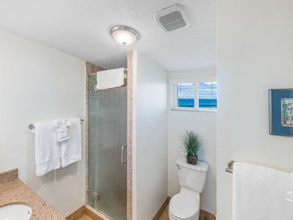 Oceanfront Maui Vacation Rental - Lahaina Condo Rental with Lanai & Pool