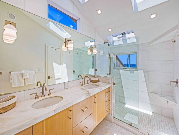 Charming Lahaina Oceanfront Vacation Town Home