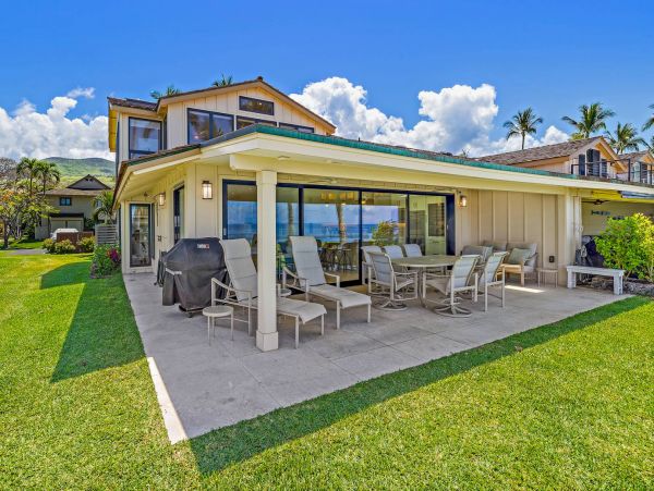 Charming Lahaina Oceanfront Vacation Town Home