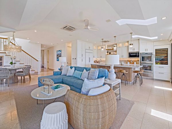 Charming Lahaina Oceanfront Vacation Town Home