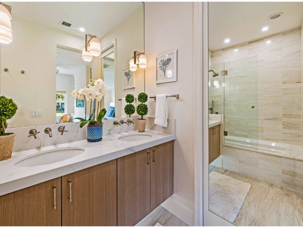 Charming Lahaina Oceanfront Vacation Town Home