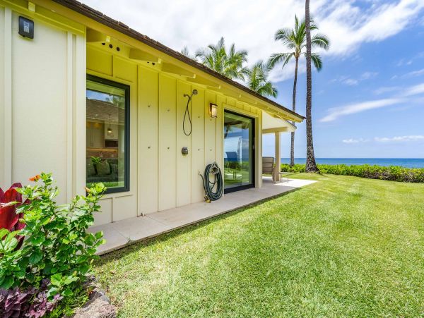 Charming Lahaina Oceanfront Vacation Town Home