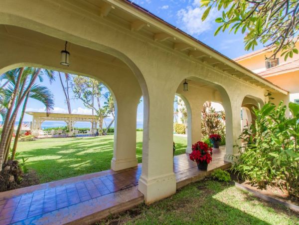 Beautiful Garden view, beachfront property