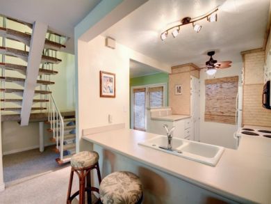 Kitchen with breakfast bar