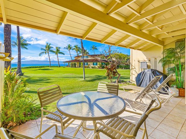 Two Bedroom Beach Townhome with Community Pool & Tennis Court