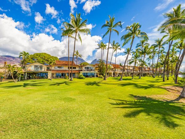 Two Bedroom Beach Townhome with Community Pool & Tennis Court