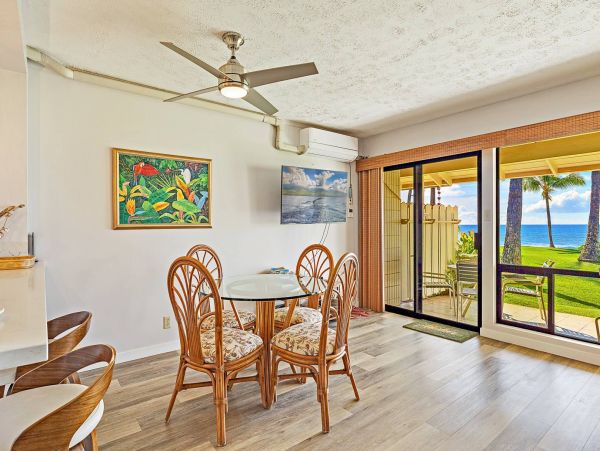 Two Bedroom Beach Townhome with Community Pool & Tennis Court