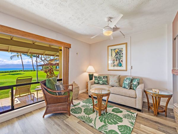 Two Bedroom Beach Townhome with Community Pool & Tennis Court