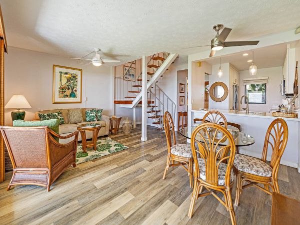 Two Bedroom Beach Townhome with Community Pool & Tennis Court