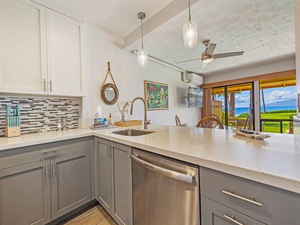 Two Bedroom Beach Townhome with Community Pool & Tennis Court